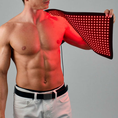 Man holding the long Lumara Pad